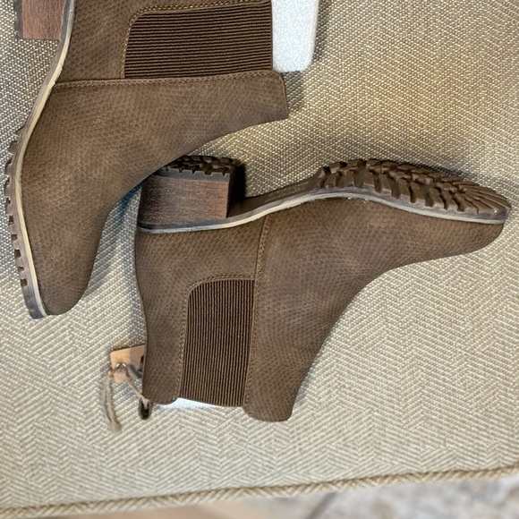 Seven7 Harper Oak ankle boots size 8 NWOT NIB 2”heel - Picture 5 of 12